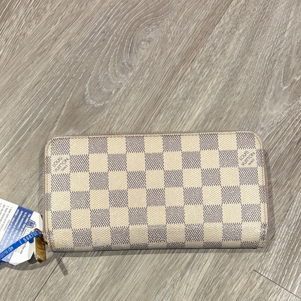 Louis  Vuitton Damier Azur Zippy Wallet